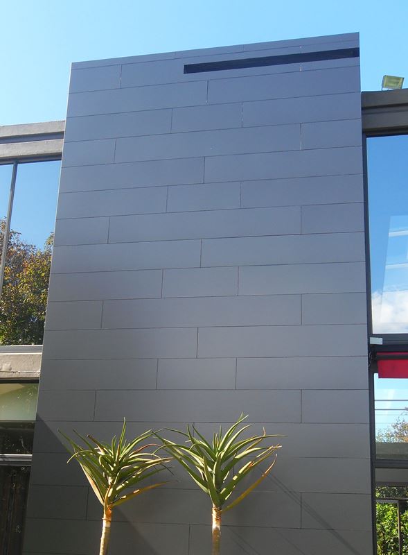 Slatted cladding screen